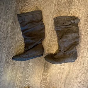 Grey slouch boots Gilly size 7.5
